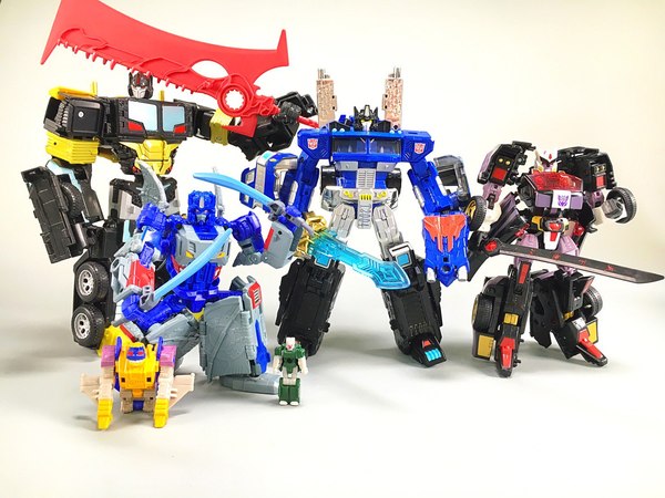 EHobby Magna Convoy New Images Of Upcoming Exclusive Recolor  (3 of 3)